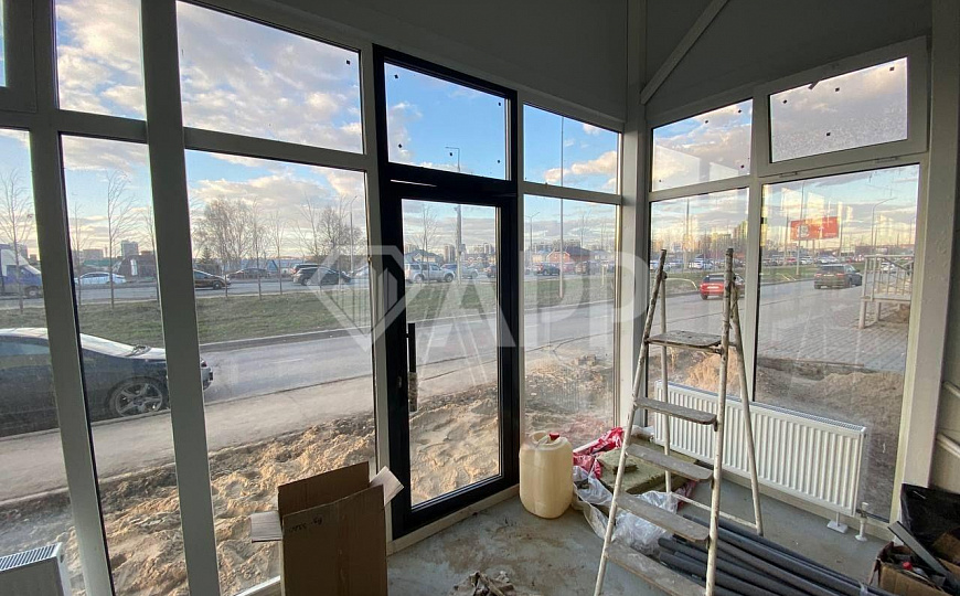 Сдаю торговое помещение 28.5 м² на первой линии Мамадышского тракта фото