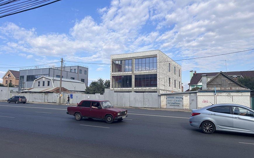 Здание 750м2 на первой линии с пешеходным трафиком фото