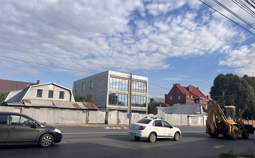 Здание 750м2 на первой линии с пешеходным трафиком фото