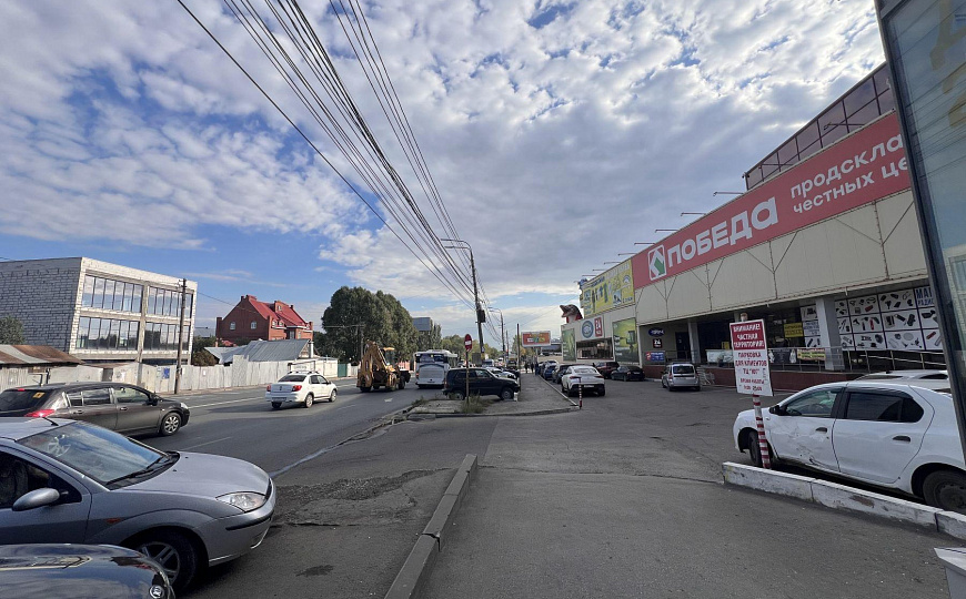 Здание 750м2 на первой линии с пешеходным трафиком фото