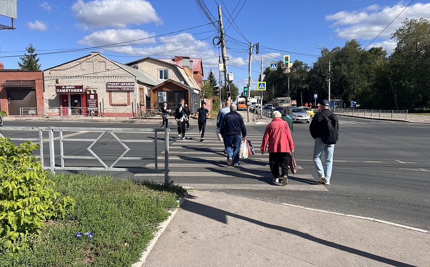 Здание 750м2 на первой линии с пешеходным трафиком фото