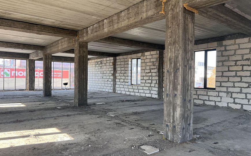 Здание 750м2 на первой линии с пешеходным трафиком фото