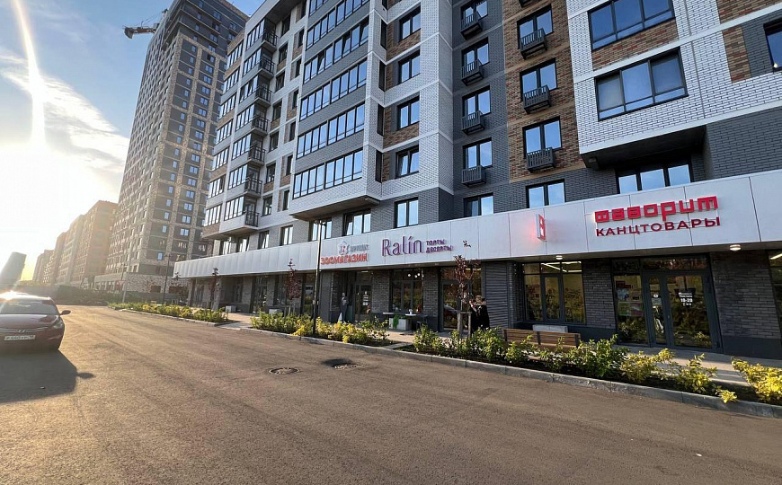 Аренда. Помещение свободного назначения с высоким трафиком, 108 кв.м. фото