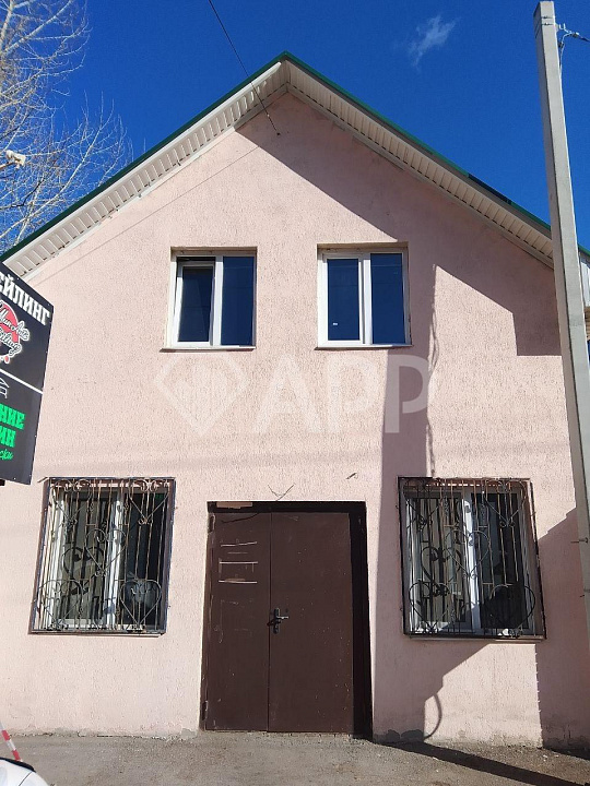 Продается отдельно стоящее здание с двумя входами: основной и запасной, вход на 2этаж отдельный со д фото