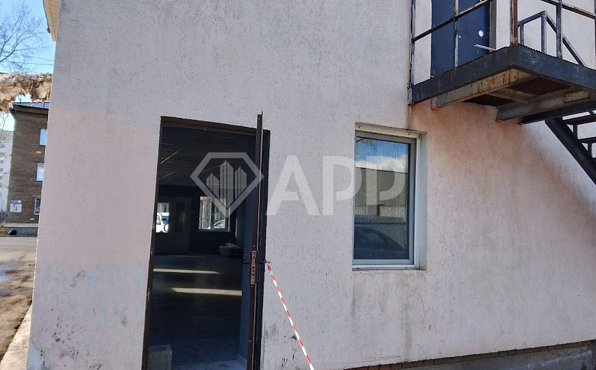 Продается отдельно стоящее здание с двумя входами: основной и запасной, вход на 2этаж отдельный со д фото