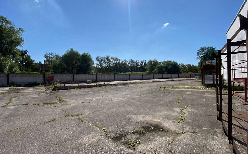 Сдам ЗУ асфальтированный участок, 4 600 м² фото