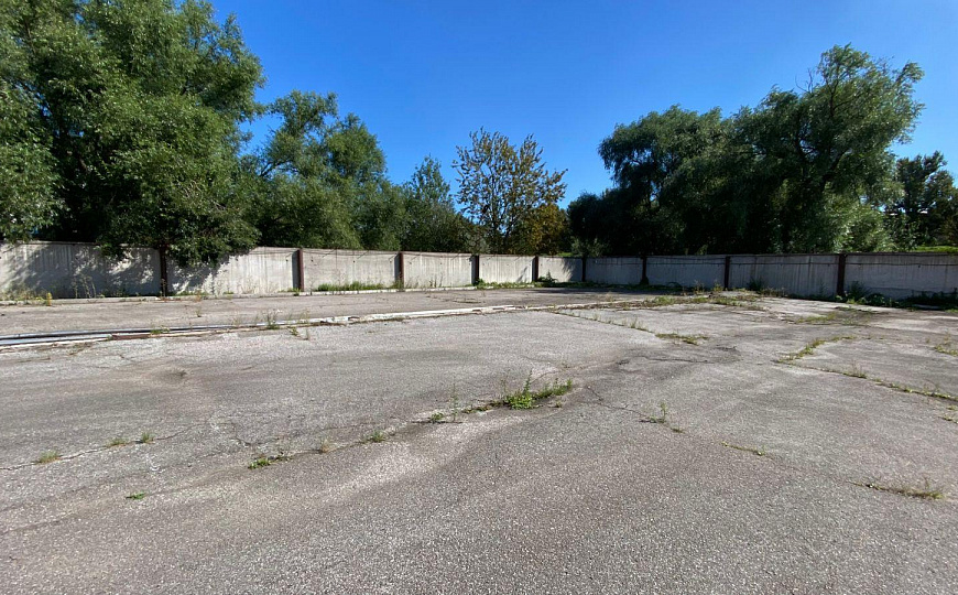 Сдам ЗУ асфальтированный участок, 4 600 м² фото
