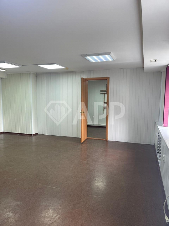 Здание в жилом массиве с арендаторами, 980 м2 фото