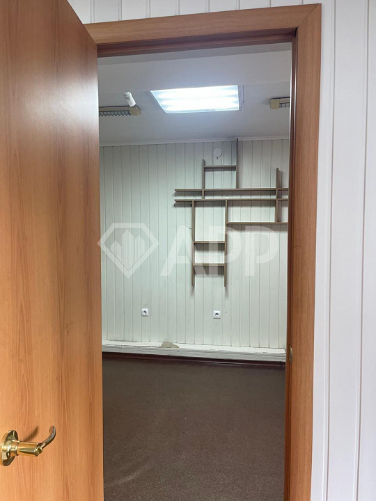 Здание в жилом массиве с арендаторами, 980 м2 фото