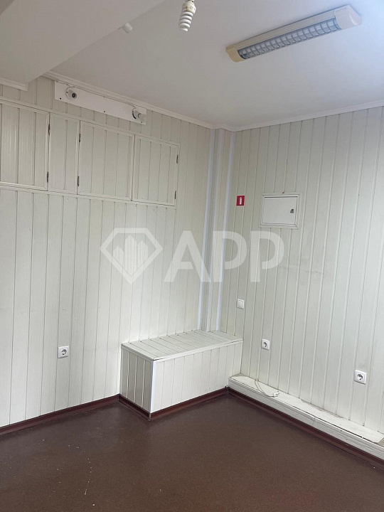 Здание в жилом массиве с арендаторами, 980 м2 фото