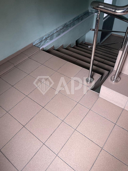 Здание в жилом массиве с арендаторами, 980 м2 фото