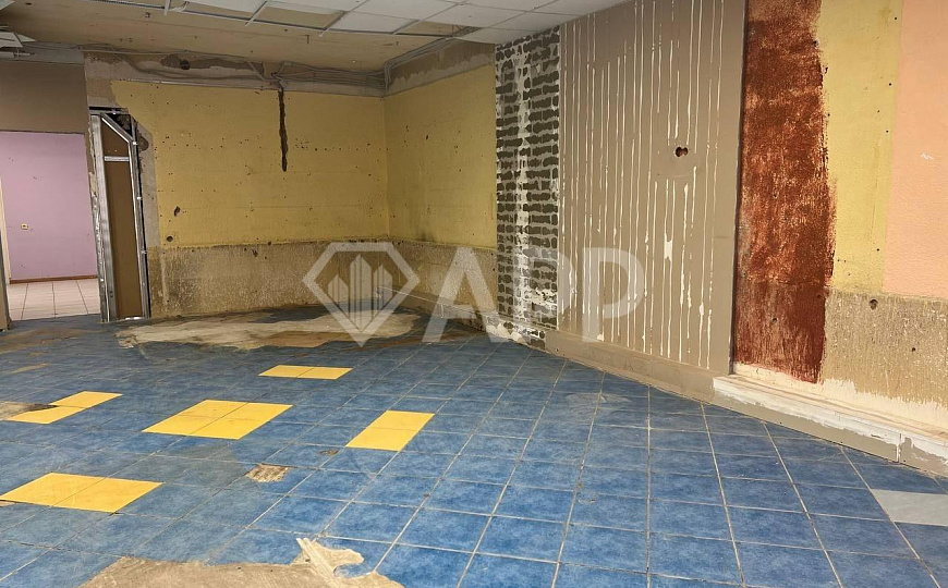 Помещение с высоким пешеходным трафиком фото