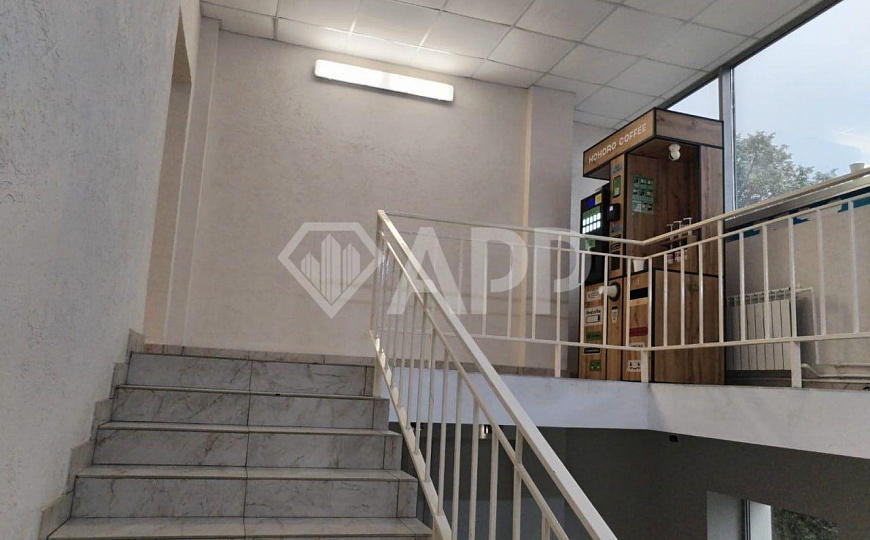 Продаю помещение свободного назначения в центре, с ремонтом фото