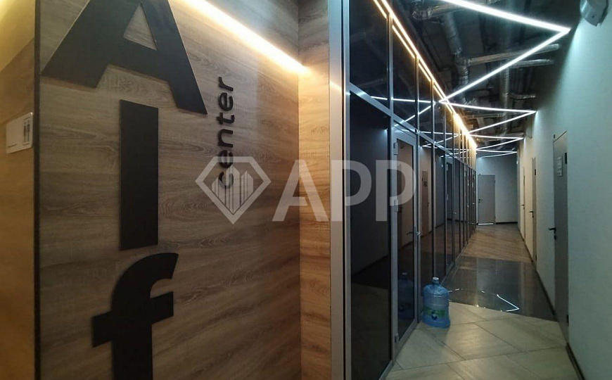 Продаю помещение свободного назначения в центре, с ремонтом фото