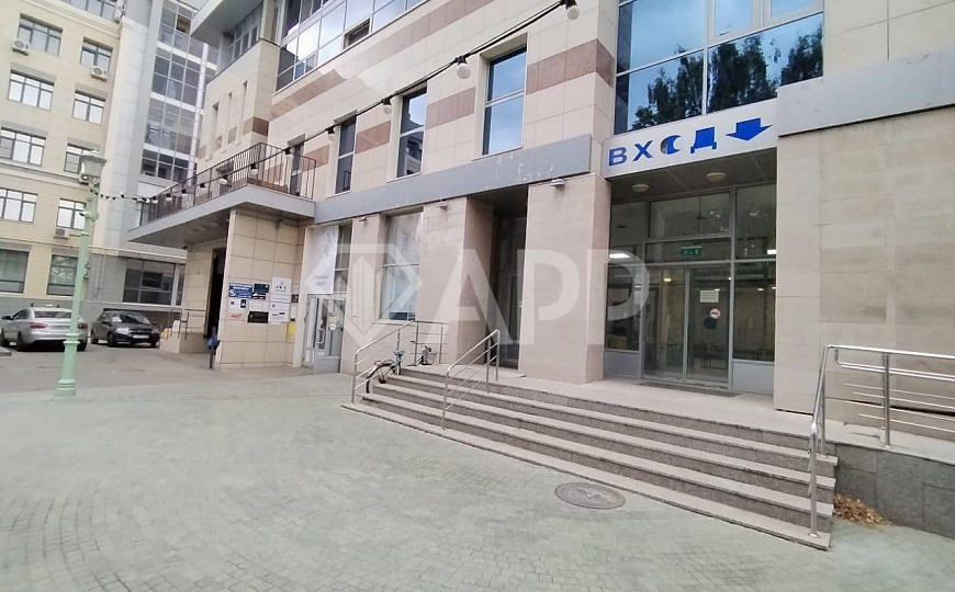 Продаю помещение свободного назначения в центре, с ремонтом фото