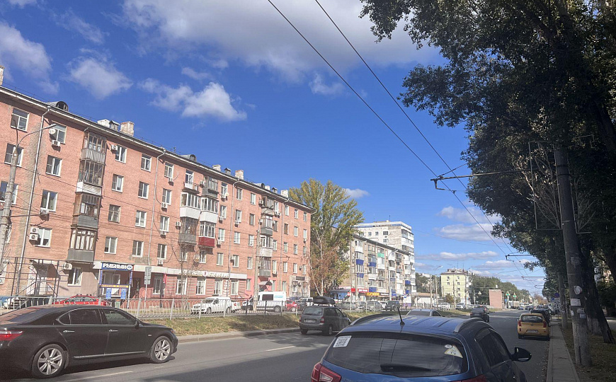 Помещение 53м2 около входа в метро Победа на первой линии  фото