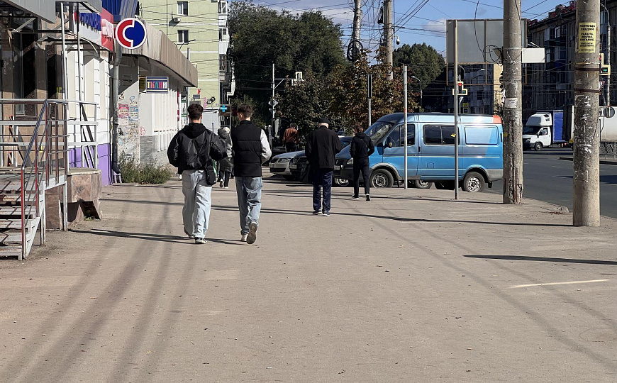 Помещение 53м2 около входа в метро Победа на первой линии  фото