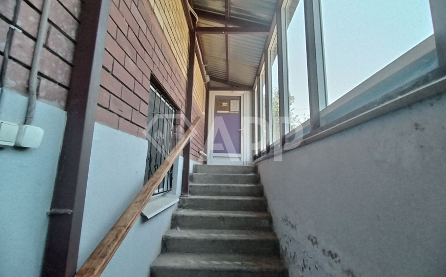 Продаю коммерческое помещение под офис, услуги, торговлю 51,9 м2  фото