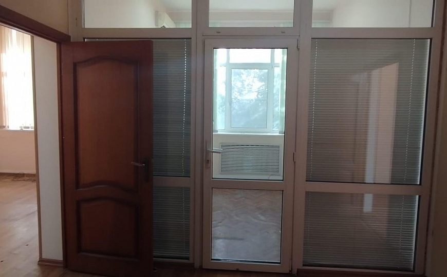 Офисное помещение в бизнес-центре 92,4 м² фото
