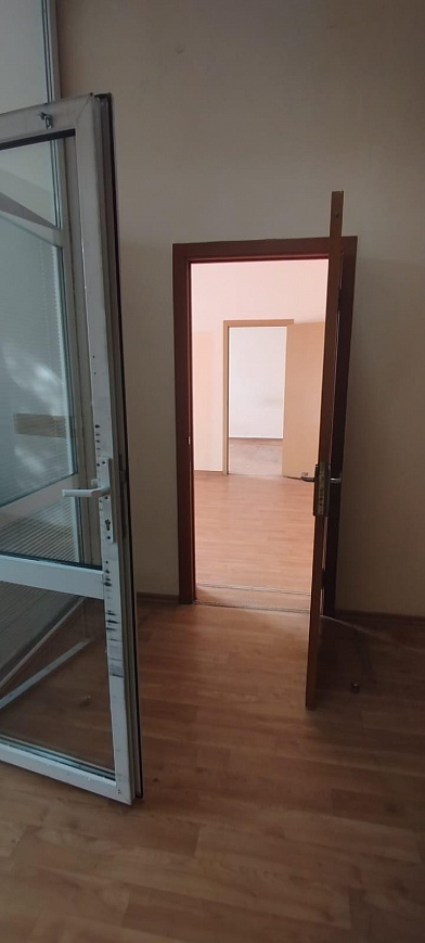 Офисное помещение в бизнес-центре 92,4 м² фото