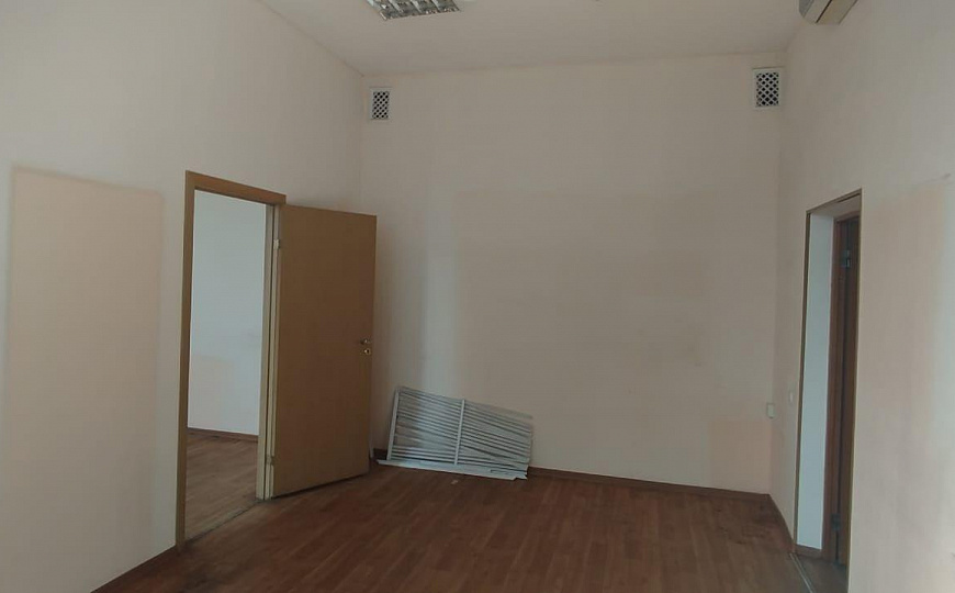 Офисное помещение в бизнес-центре 92,4 м² фото