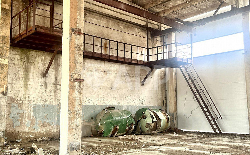 Продается производственная база 1,1 Га земли, АБК и производственный корпус, 1 линия ул. Пойма фото