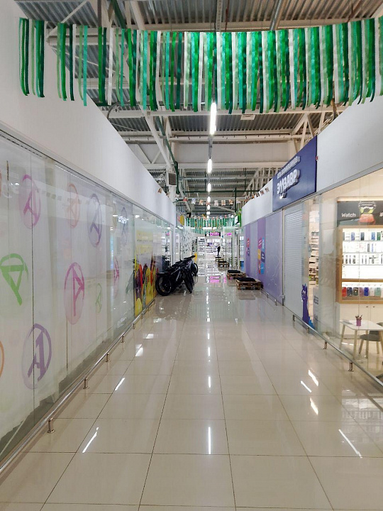 Продаётся действующий торговый центр "Ёлка", расположенный в историческом центре города фото