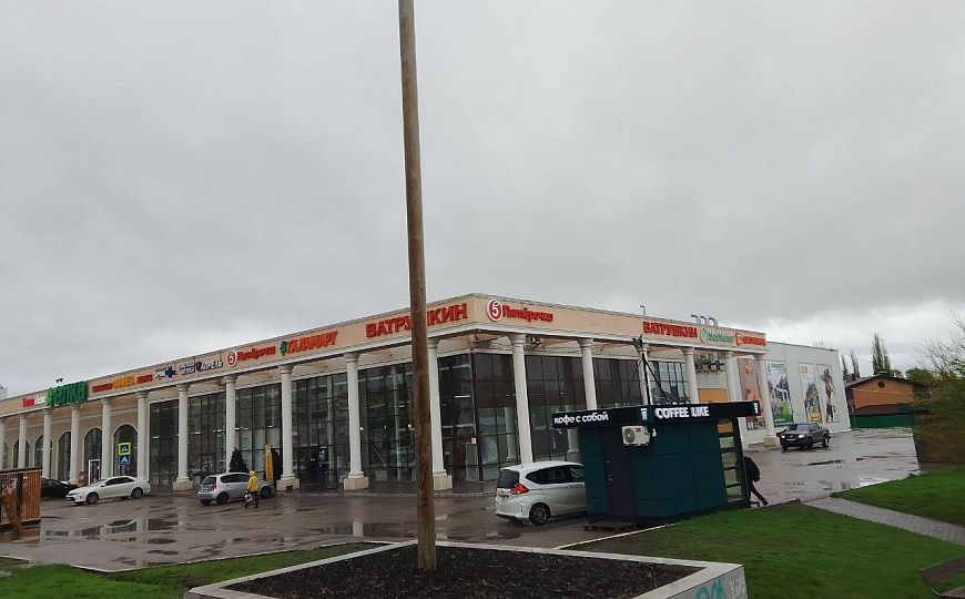 Продаётся действующий торговый центр "Ёлка", расположенный в историческом центре города фото