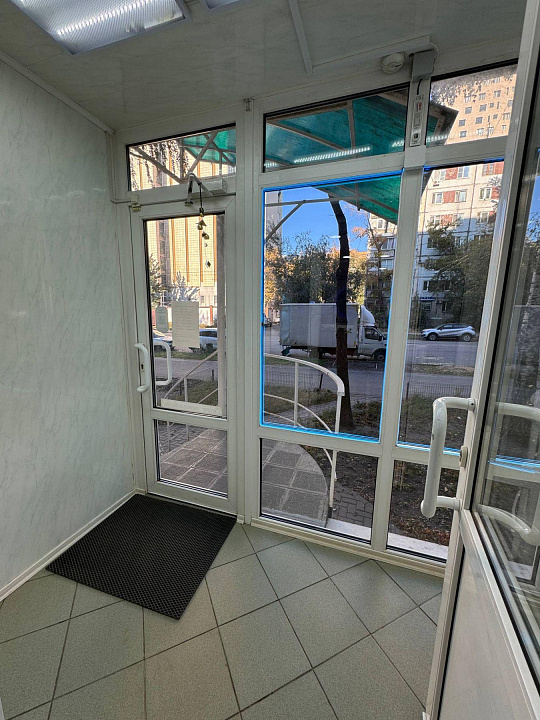 Торговое помещение 60,5 м2 на первой линии фото