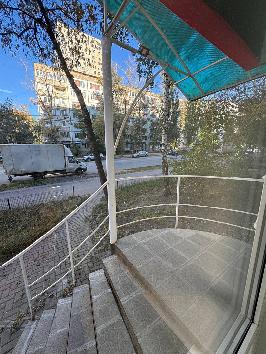 Торговое помещение 60,5 м2 на первой линии фото