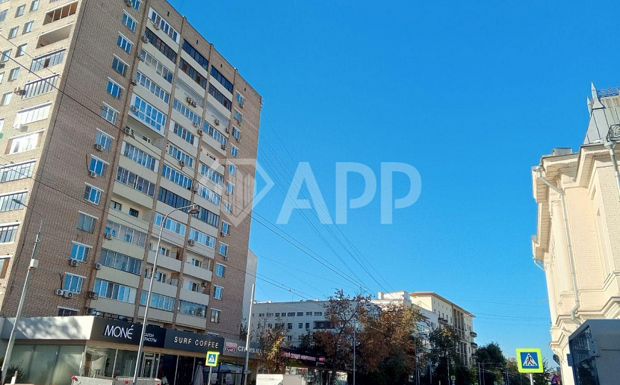 Стрит ритейл возле метро фото