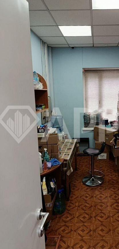 Стрит ритейл возле метро фото