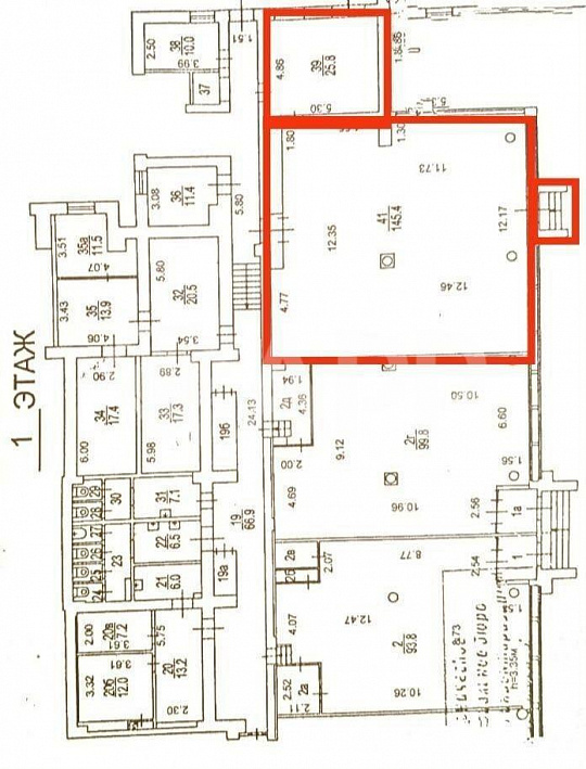 Стрит ритейл возле метро фото