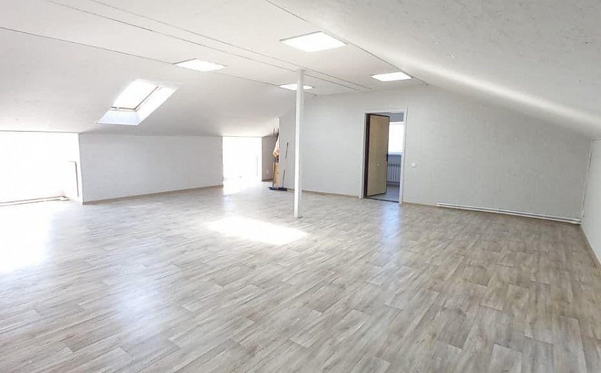 Отдельно стоящее здание 395,5 м² фото