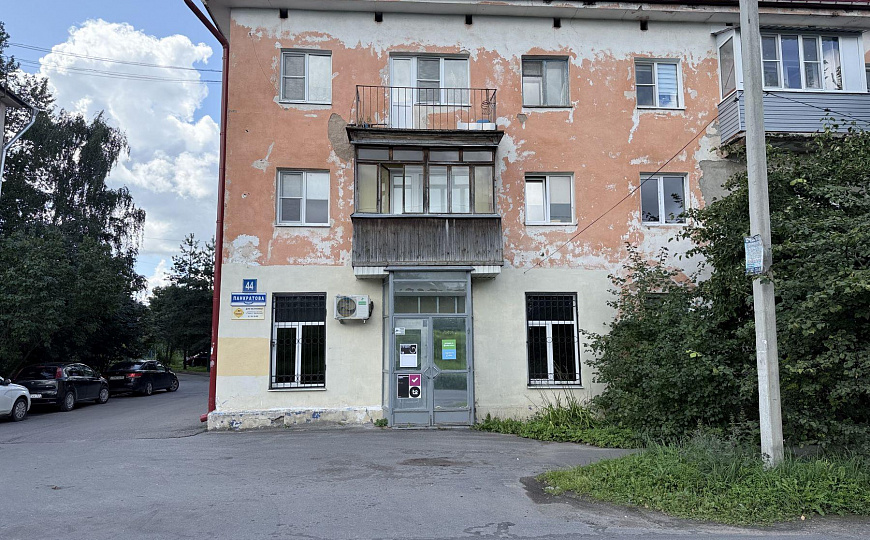 Сдам торговое помещение, 71,7 м² фото