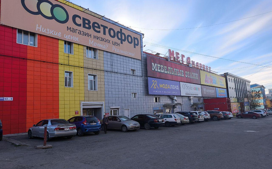 Торговая площадь на первом этаже ТЦ Мегамаркет фото