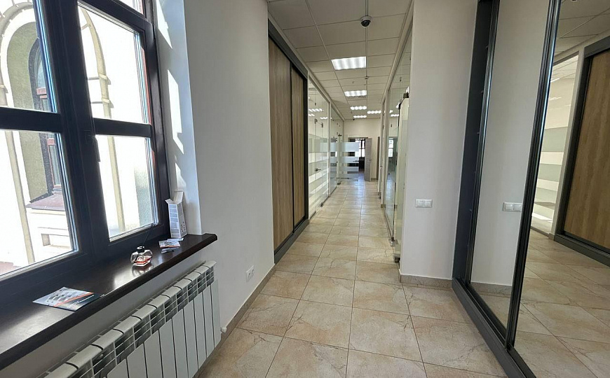 Офис с новым ремонтом в центре фото