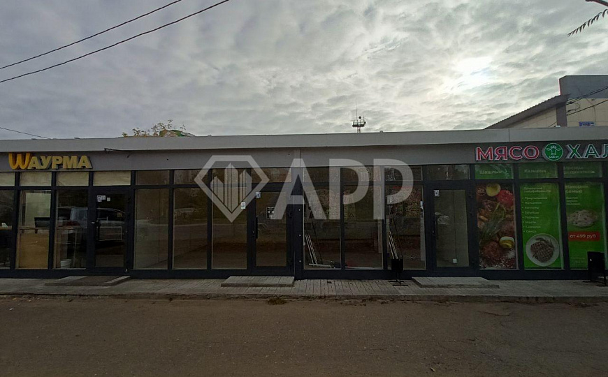 Сдам торговые площади на первой линии фото