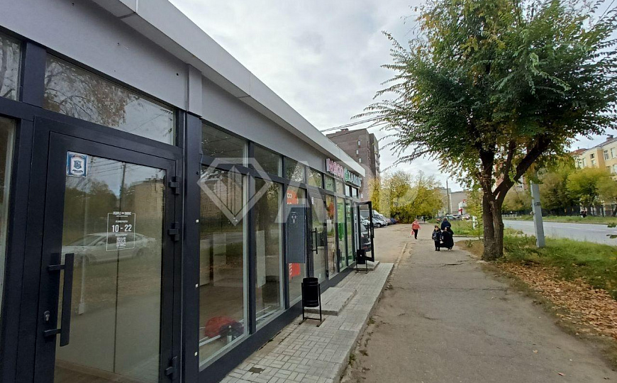 Сдам торговые площади на первой линии фото