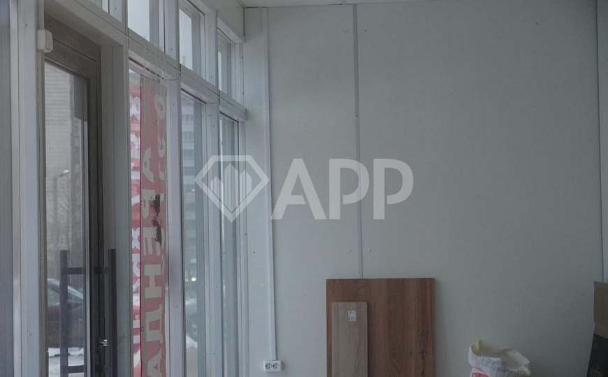 Сдам торговые площади на первой линии фото