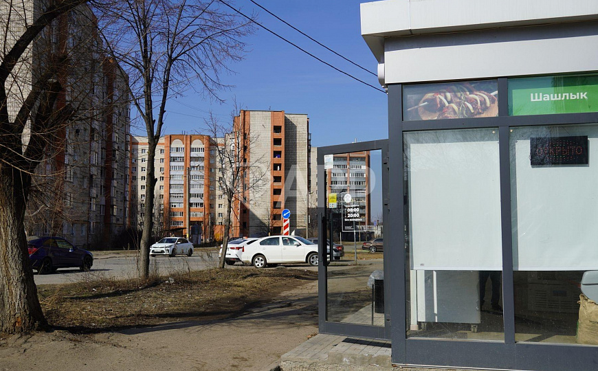 Сдам торговые площади на первой линии фото