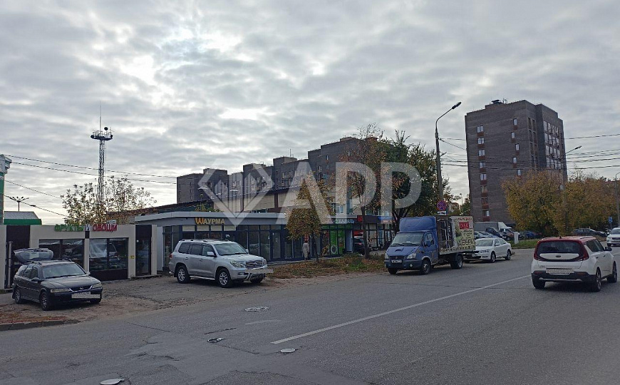 Сдам торговые площади на первой линии фото