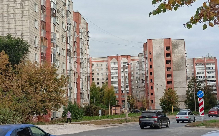 Сдам торговые площади на первой линии фото