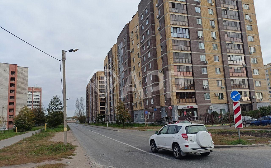 Сдам торговые площади на первой линии фото