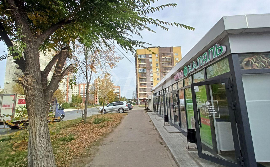 Сдам торговые площади на первой линии фото