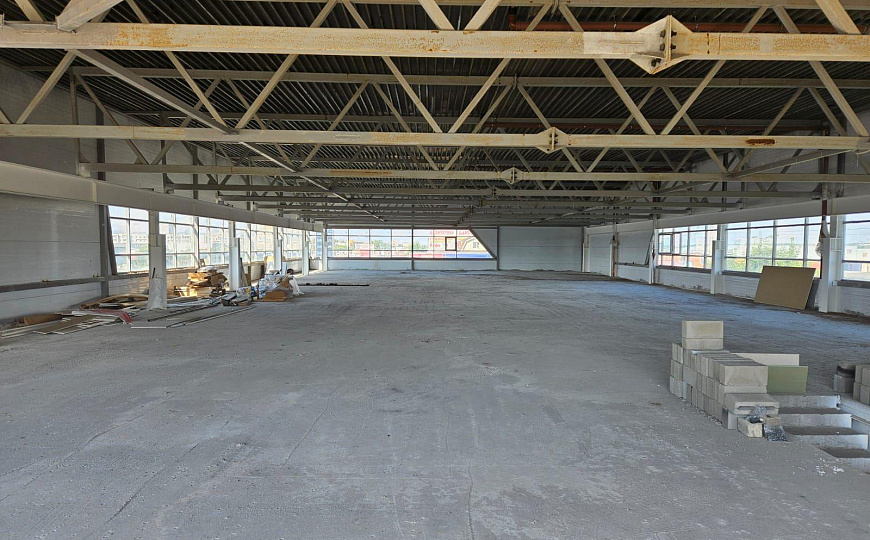 Помещения от 300 м² до 716 м²  фото