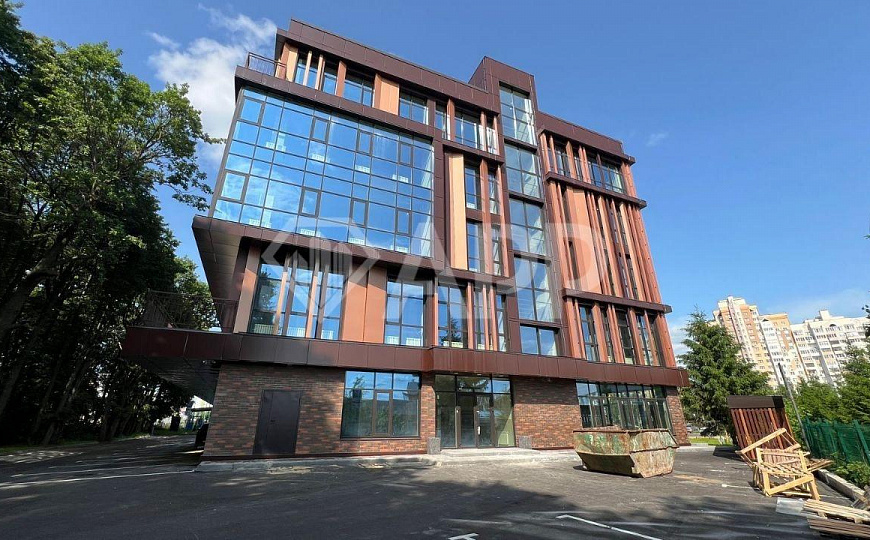 Сдаю 300 м²  в отдельно стоящем здании с парковкой фото