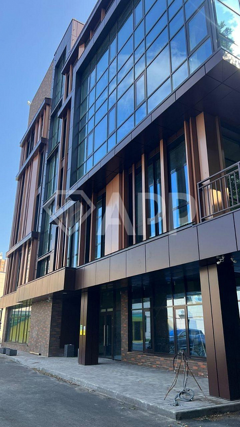 Сдаю 300 м²  в отдельно стоящем здании с парковкой фото