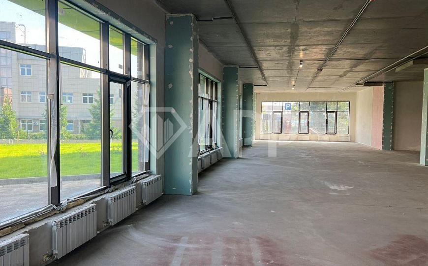 Сдаю 300 м²  в отдельно стоящем здании с парковкой фото