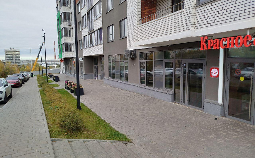 Помещение 102,5 м2 с хорошим ремонтом на первой линии Союзной фото